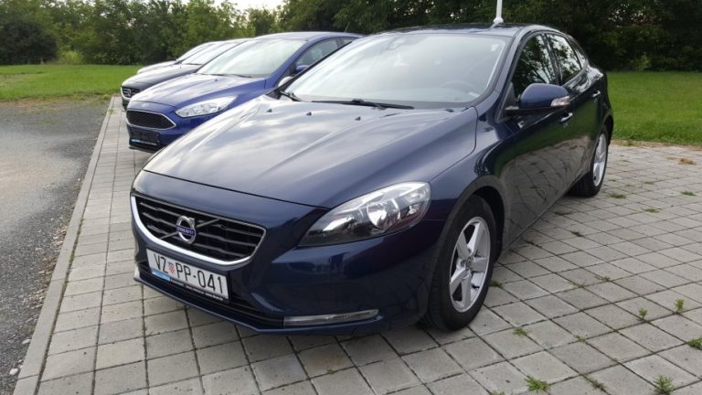 Volvo V40 D2 Kinetic, 16″ alu, LED kontrolna, dual klima, kamera, pdc