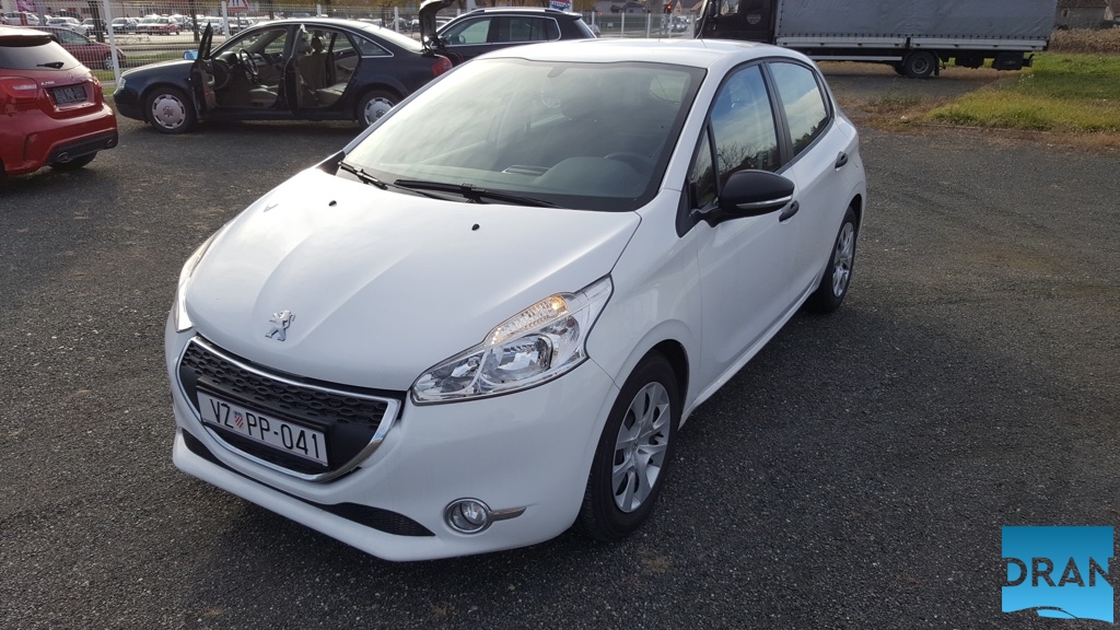 Peugeot 208 1,4 HDi, 5 vrata, navigacija, klima, očuvan