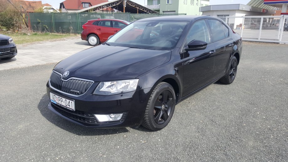 Škoda Octavia 1,6 TDI 110ks, Ambition, navi, mf volan, 16 alu, pdc