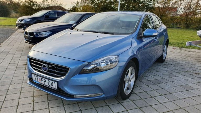 Volvo V40 D2 Kinetic, 16″ alu, LED kontrolna, dual klima, park pilot