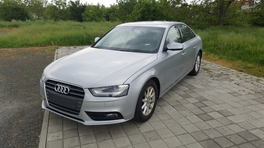 Audi A4 2.0TDI, bi-xenon, MMI navi, MF Volan, dual klima, pdc x2, full