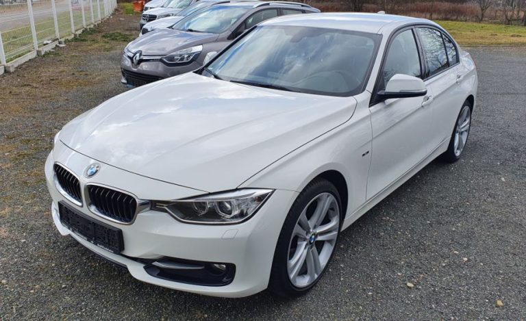 BMW serija 3 320d automatik Sport Line, 19″ alu, bi-xenon, navi
