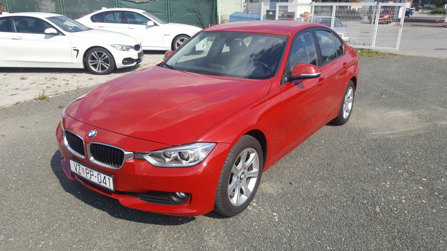 BMW serija 3 318d 143 ks, navigacija, dual klima, 17″alu, ful servisna