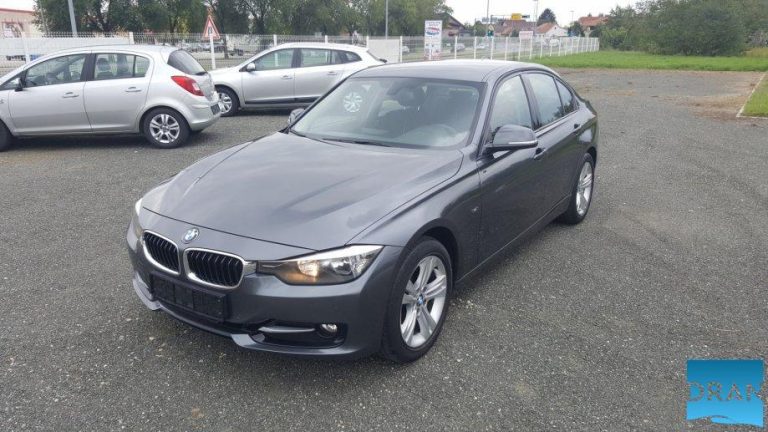 BMW serija 3 318d Sport Line, navi Professional, alu 17,pdc x2, servis