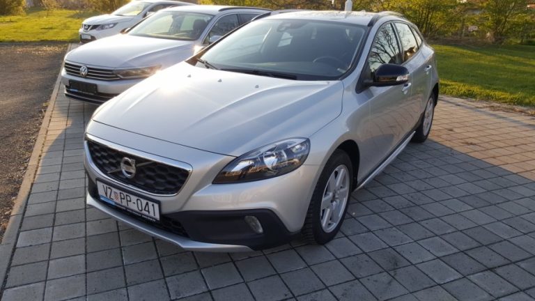Volvo V40 Cross Country D2 Momentum, od 1. vlasnika, uredna servisna