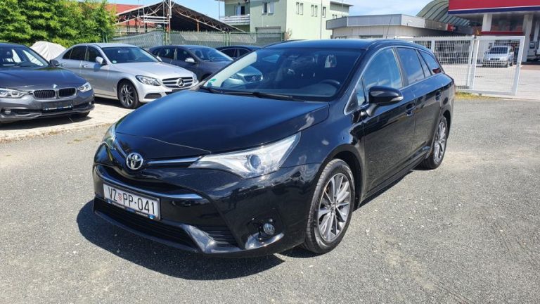 Toyota Avensis Wagon 2,0 D-4D, bi-xenon,17″ alu, navi, kamera, keyless