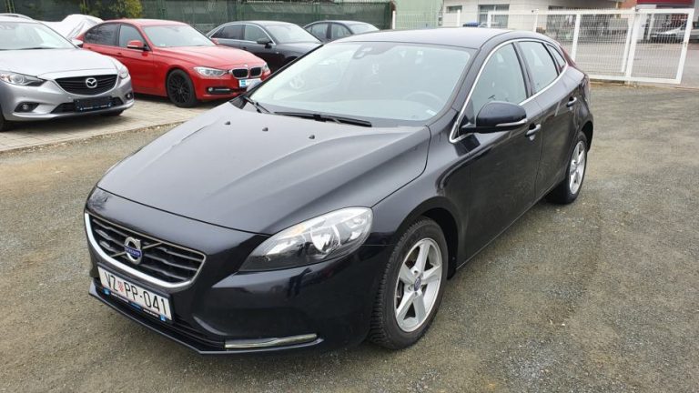Volvo V40 D4 2.0 190ks, Momentum, LED kontrolna, navi, 16alu, servisna