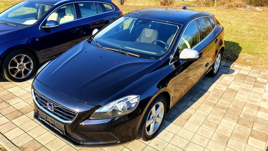 Volvo V40 D2 Kinetic, LED kontrolna, navi, kamera, pdc, euro kuka
