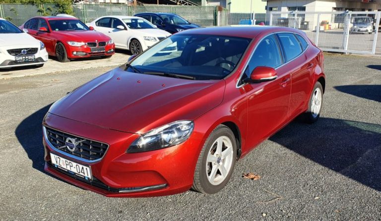 Volvo V40 D2 Momentum, LED kontrolna, navi, H/K audio, alu 16″, pdc
