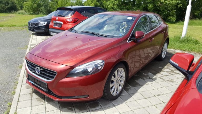 Volvo V40 D2 88g. SUMMUM, LED kontrolna, navi, koža, 17 alu