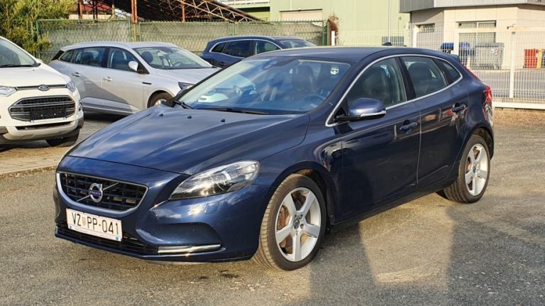 Volvo V40 D3 automatik Summum, 17″alu, virtual, navi, pdc