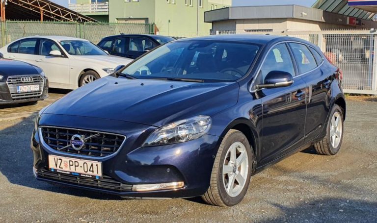 Volvo V40 D2 120ks, Momentum, virtual kokpit, panorama, pdc x2, 16″alu