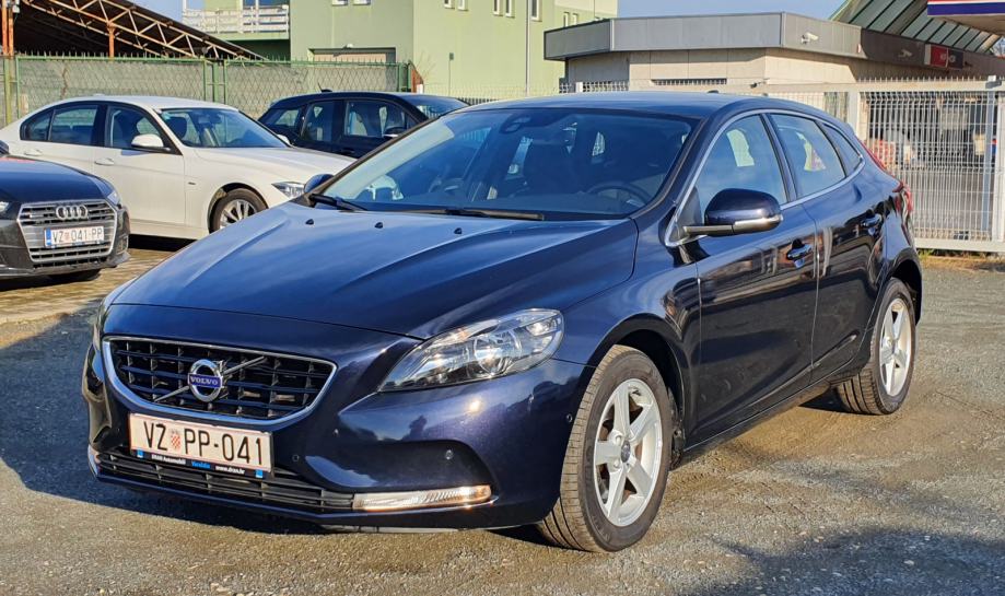 Volvo V40 D2 120ks, Momentum, virtual kokpit, panorama, pdc x2, 16″alu