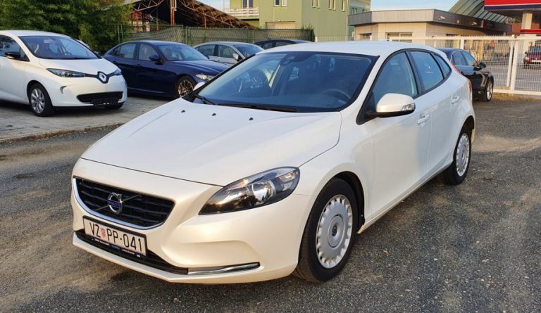 Volvo V40 D2 2.0 120ks, Momentum, bijela perla, lcd kokpit, navi, pdc