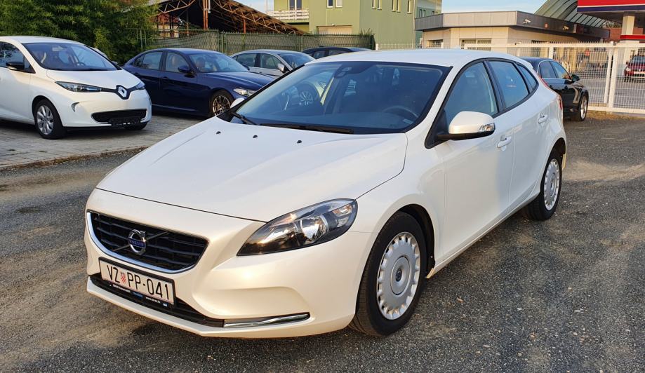 Volvo V40 D2 2.0 120ks, Momentum, bijela perla, lcd kokpit, navi, pdc