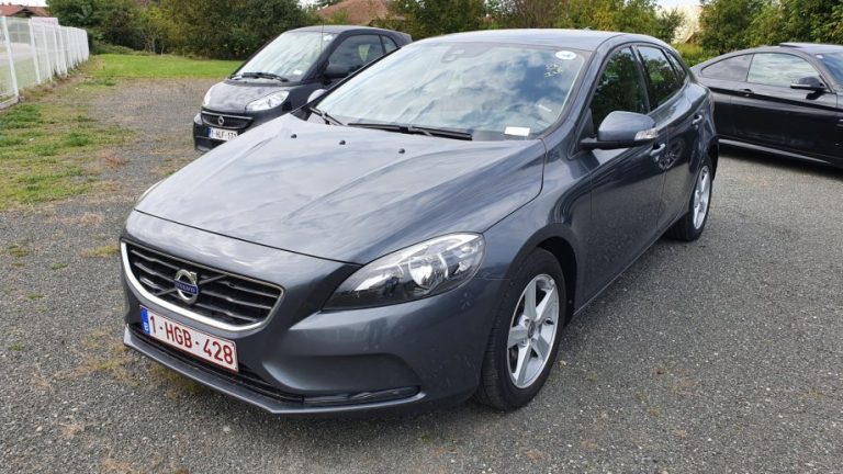 Volvo V40 D2 Kinetic, 16″ alu, navigacija, park. senzori, servisna